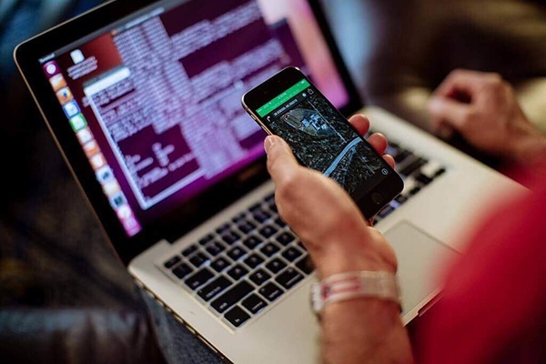 hacker hack điện thoại như thế nào